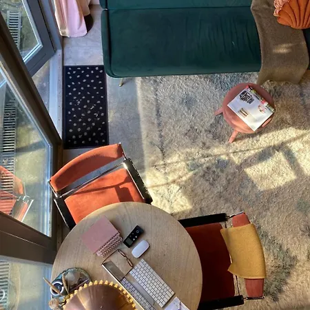 Deborah's Hiding Place Apartmán *